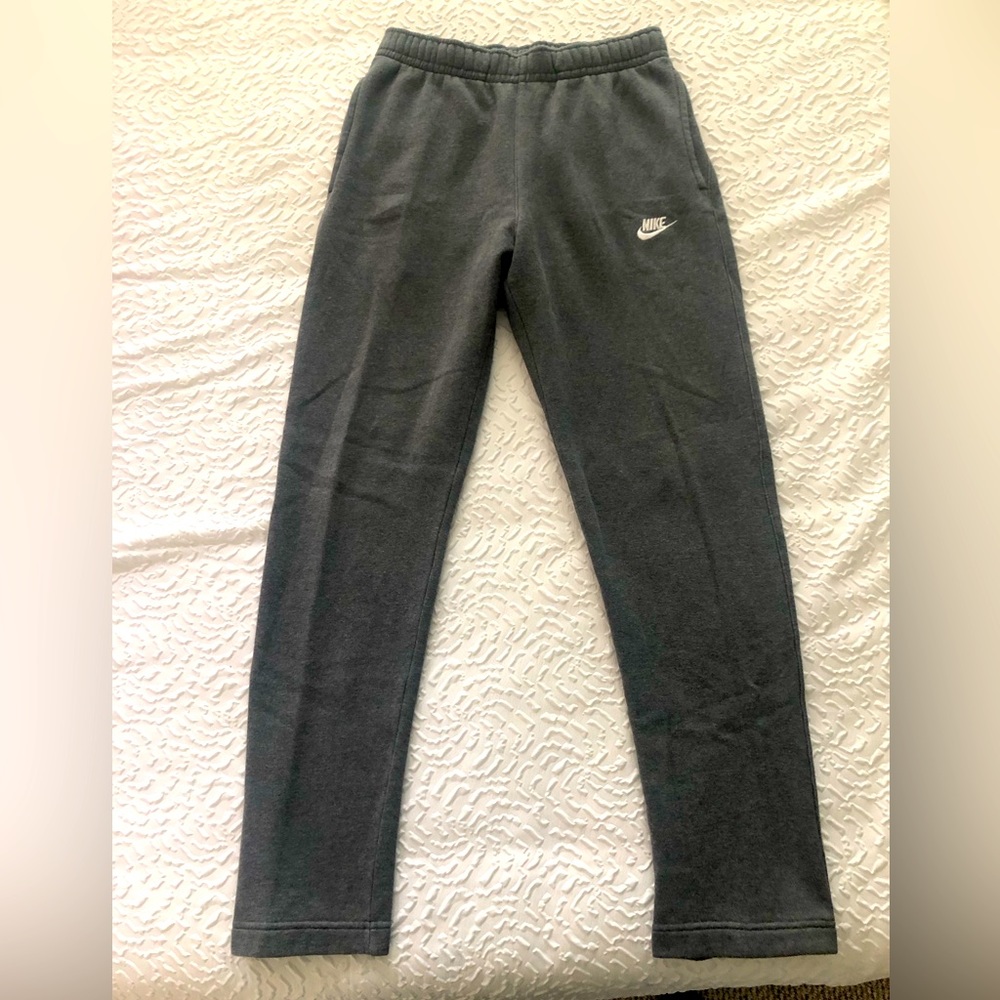 Nike mens sweatpants. Unisex if so desired. Clean.